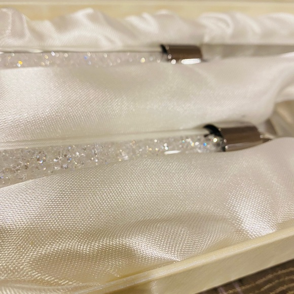 Oleg Cassini Dining Oleg Cassini Crystal Diamond Filled Cake Knife
